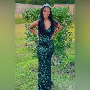 Windsor Green Lace Up Back Prom Dress